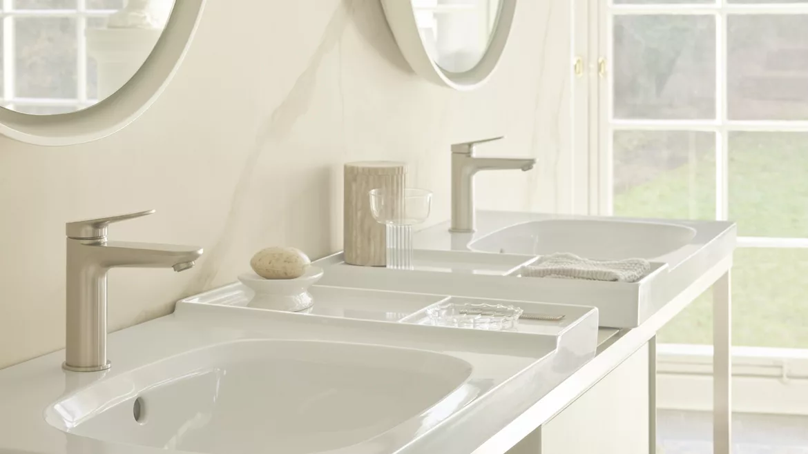 Duravit_Aurena_2x Furniture Washbasin and Vanity Unit_Close Up_White_02.jpg